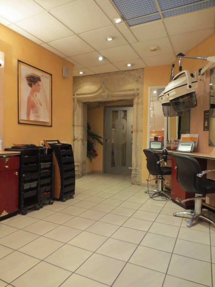 Salon de coiffure, barbier, visagiste, produits capillaires, coiffeur ...